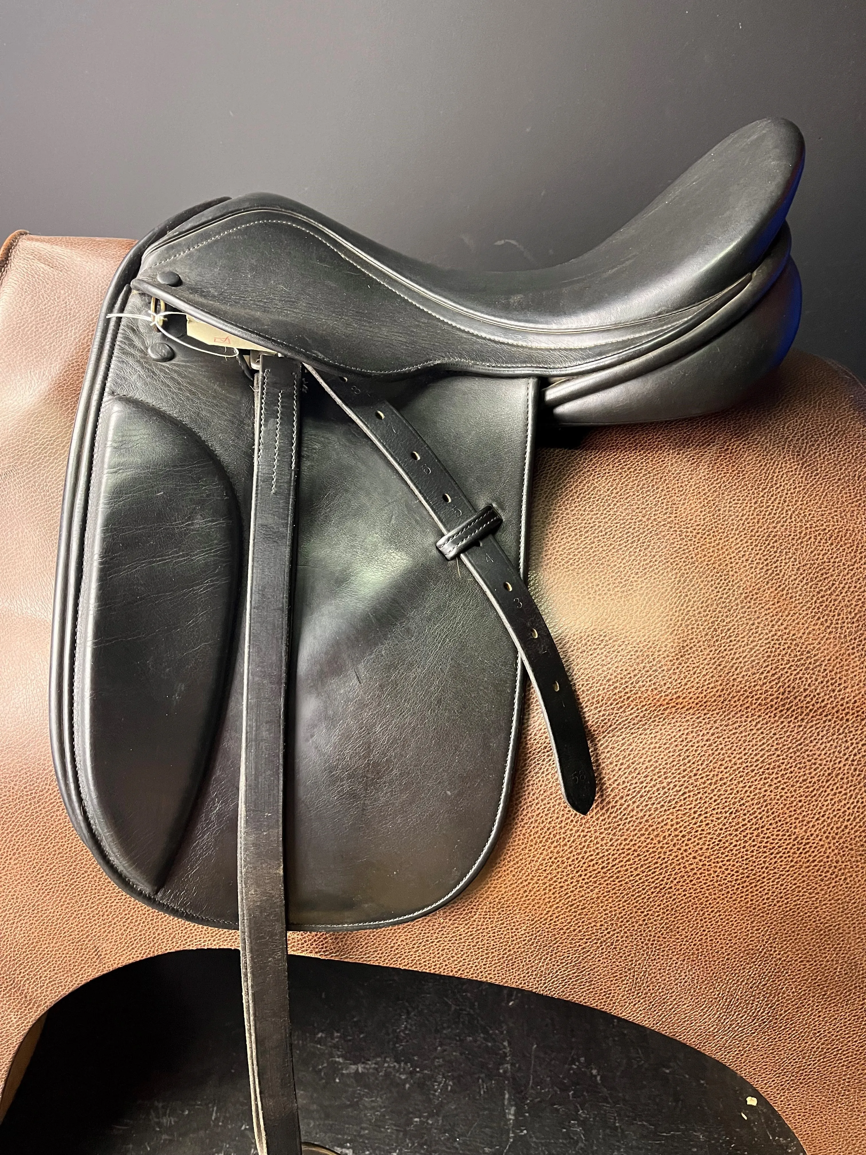 Black Turnout Saddle 17" ID:2086S