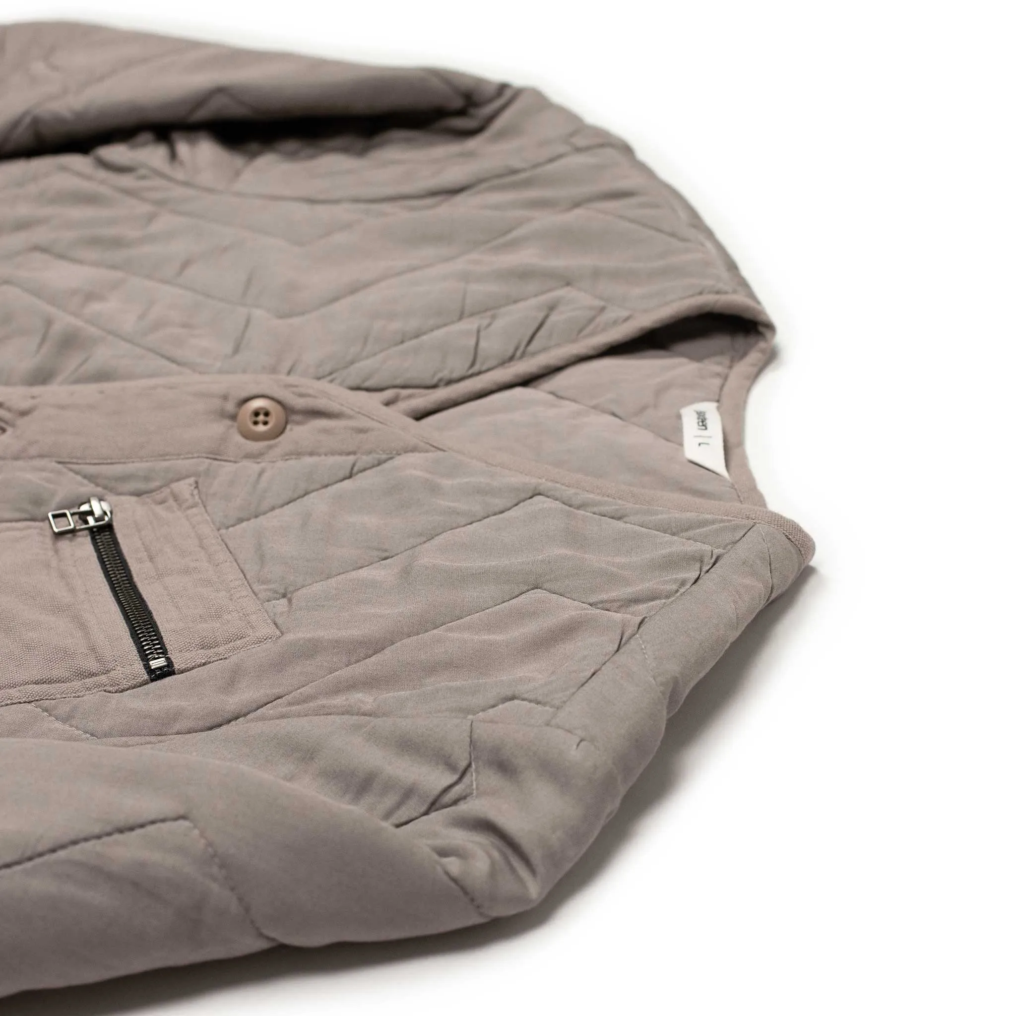 Liner jacket in steel grey zig zag quilted tencel