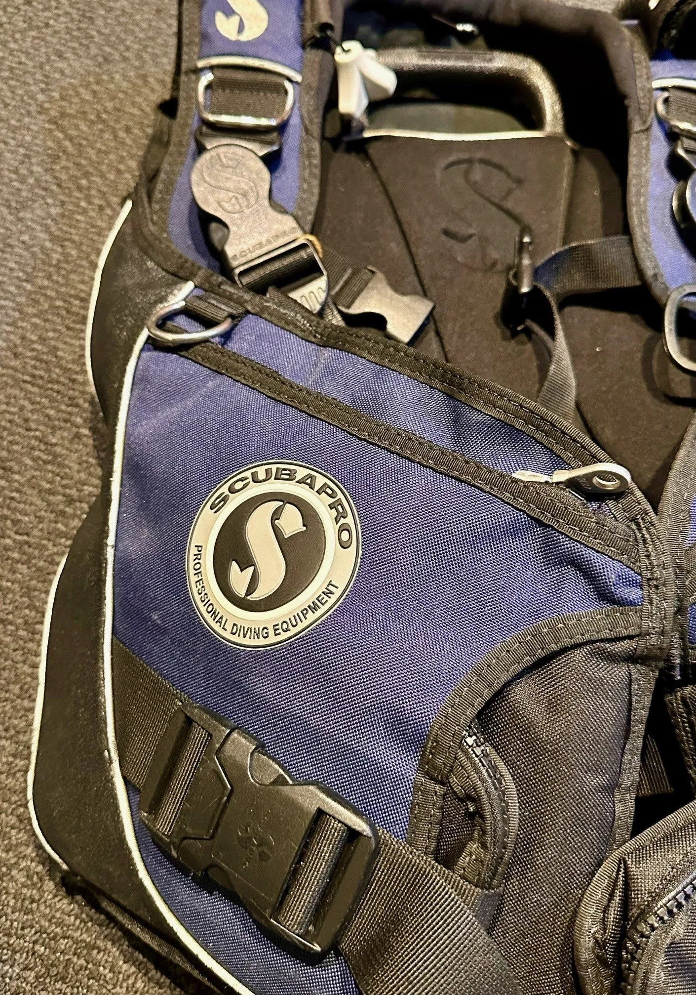 Scubapro Bella BCD with Air 2 - Women Size XS - Pre-owned