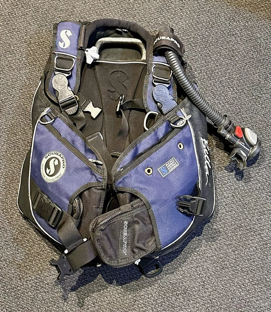 Scubapro Bella BCD with Air 2 - Women Size XS - Pre-owned