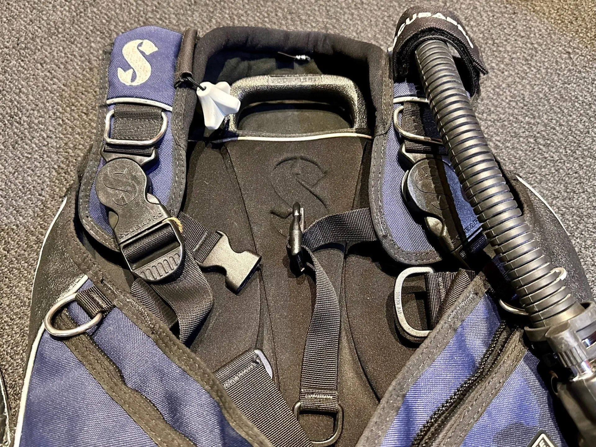 Scubapro Bella BCD with Air 2 - Women Size XS - Pre-owned